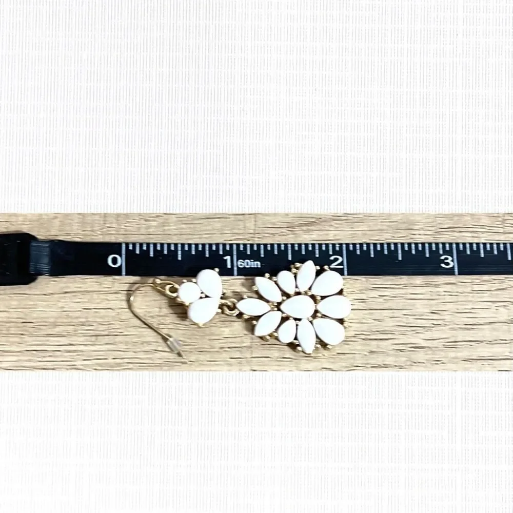 Avon White Flower Statement Earrings Dangle Gold Tone Hooks Drop Retro Evening